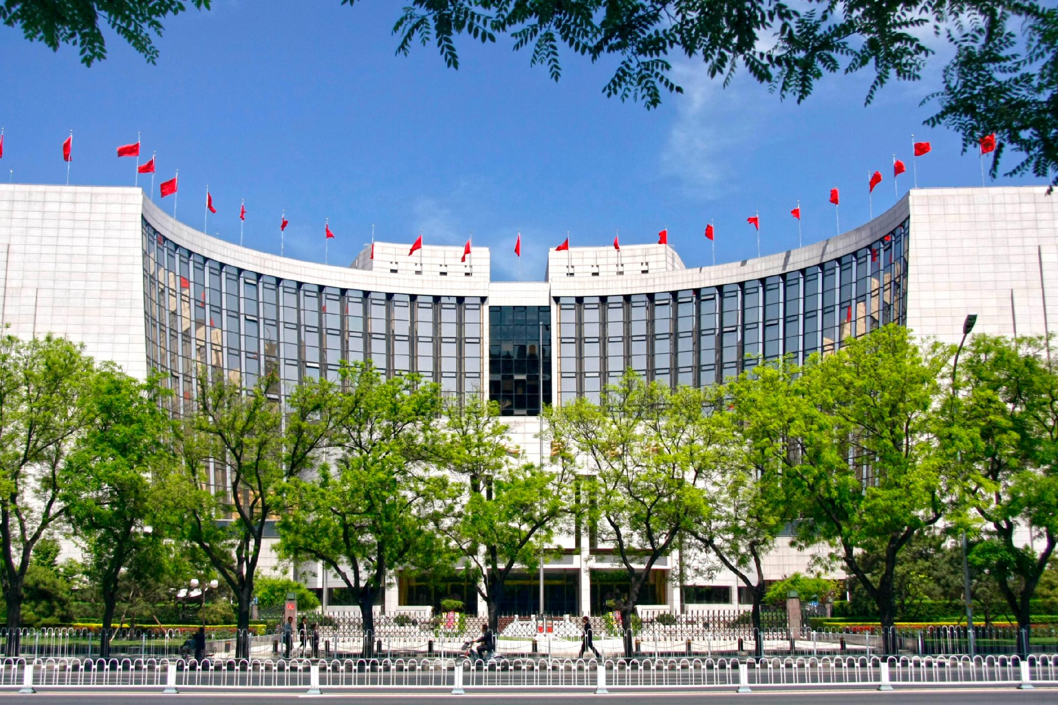 央行连续6个月加码中期流动性8000亿买断式逆回购明日落地